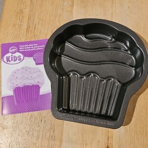 Wilton Kids Mini Cupcake-Shaped Baking Pan